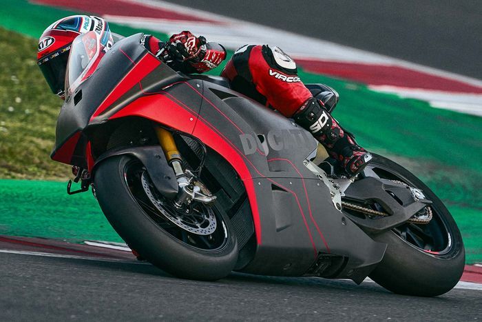Michele Pirro jajal Ducati V21L yang dipakai dalam ajang MotoE 2023