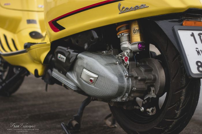 Suspensi belakang juga memakai produk Ohlins