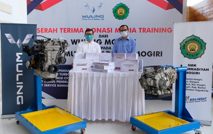 Wuling donasikan mesin dan transmisi untuk SMK Muhammadiyah Imogiri, Bantul, D.I.Yogyakarta