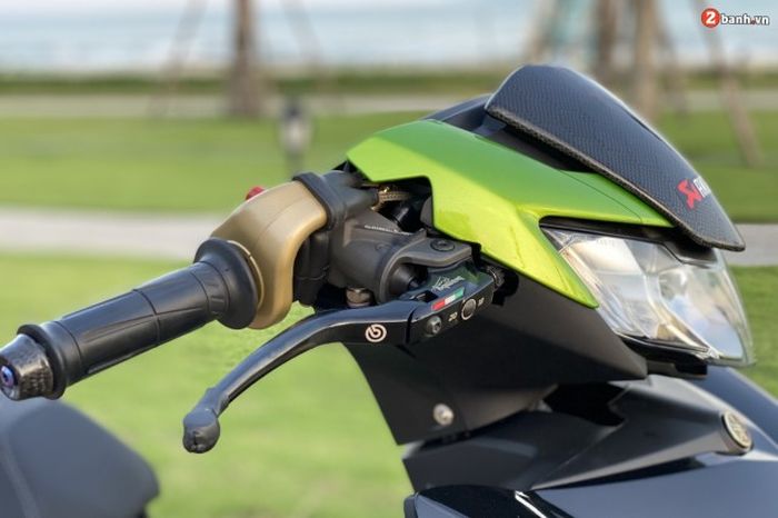 Master rem diganti dengan Brembo RCS Corsa Corta yang bersanding dengan gas spontan Domino