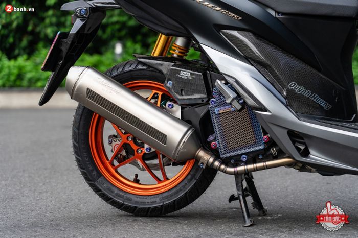 Sektor mesin mendapat kanlpot LeoVince 4Road