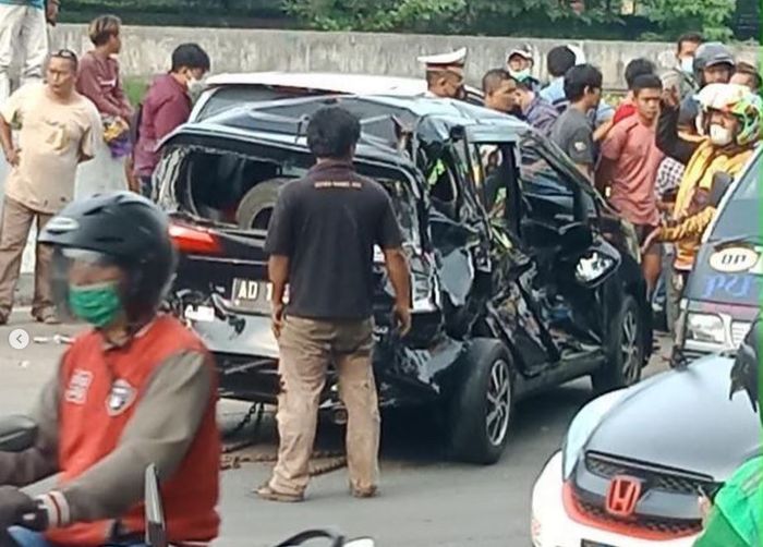 Kondisi Daihatsu Sigra yang terlibat tabrakan beruntun di Jl RE Martadinata, Tanjung Priok, Jakarta Utara