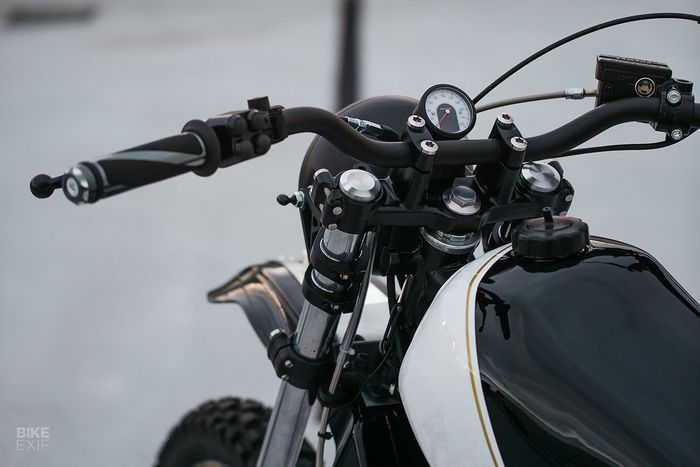 Tampilan kokpit cukup minimalis tapi serba modern