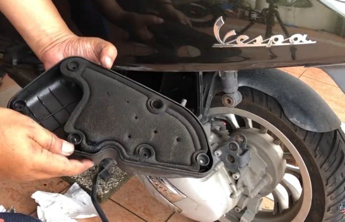 Ilustrasi filter udara Vespa matic