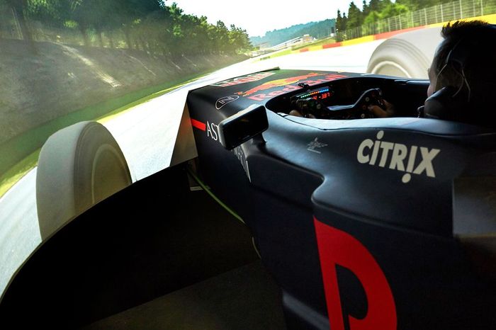 Simulator F1 digunakan untuk mengembangkan mobil dengan waktu tes yang terbatas