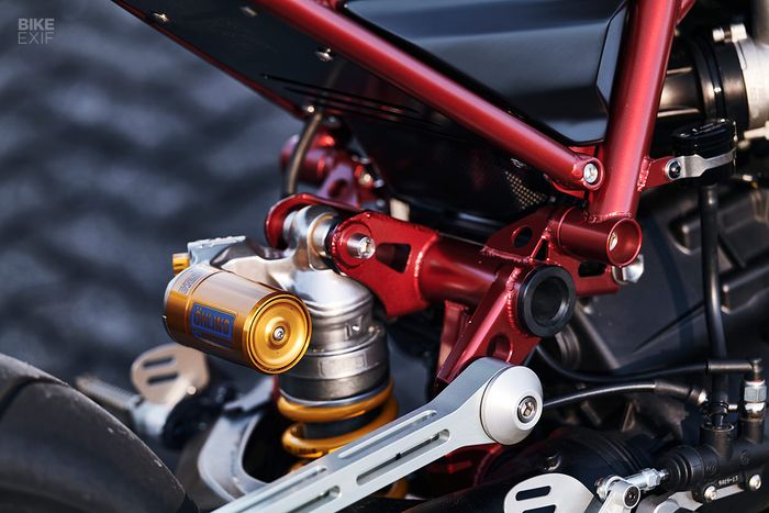 Rangka full kustom yang kemudian diberi suspensi Ohlins
