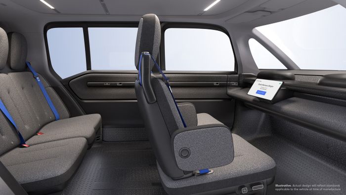 Ilustrasi interior mobil listrik Waymo dan Zeekr.