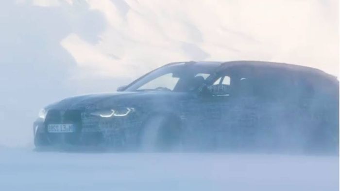 Teaser terbaru BMW M3 Touring saat drifting di atas salju.