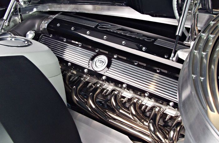 Mesin V16 13.600 cc yang disematkan di Cadillac Sixteen.