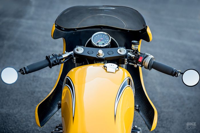 Tampilan kokpitnya dibuat lebih minimalis