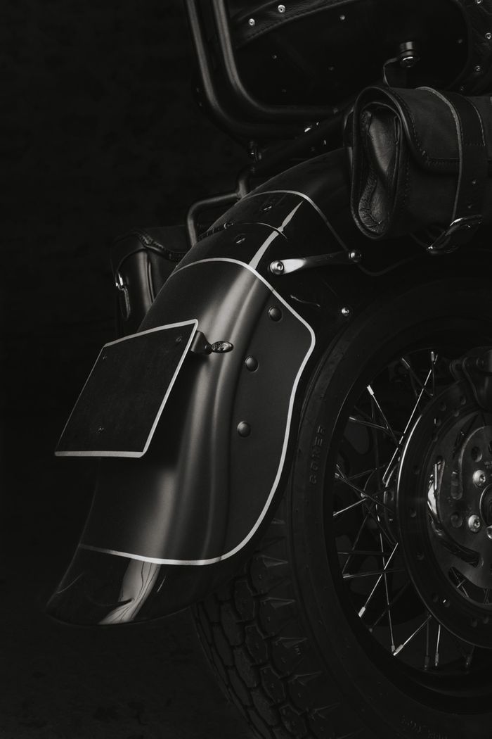 Sepatbor kustom bergaya klasik menyempurnakan bodi dan kaki-kakinya