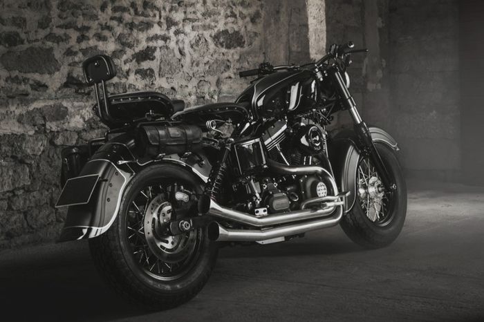 Harley-Davidson Dyna Street Bob custom yang elegan