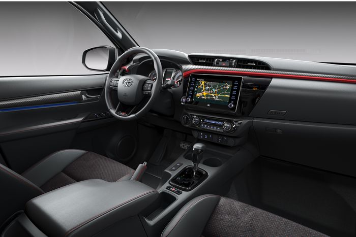 Interior Toyota Hilux GR Sport versi Eropa.