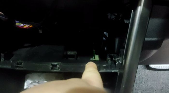 Coak sedikit dudukan panel AC di Mitsubishi Xpander lama