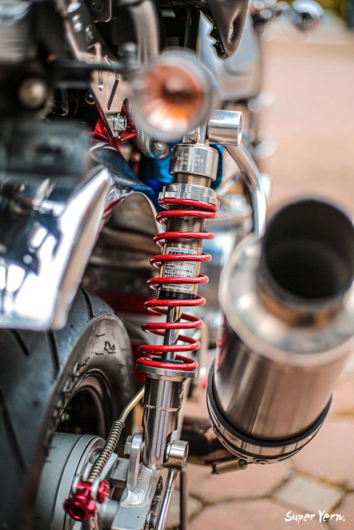 Swingarm diganti G-Craft dan pakai shock Daytona