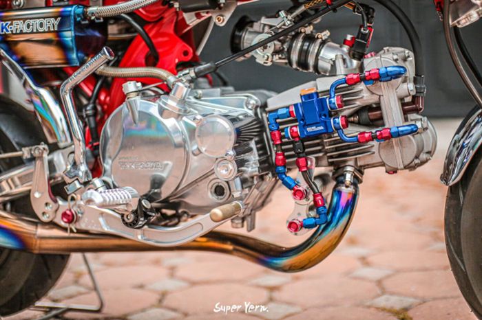 Mesin diganti total dengan mesin DOHC 4 valve Takegawa yang berteknologi injeksi.