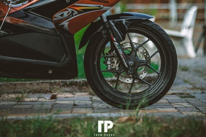 Pelek pakai milik Honda Vario dan pengereman ikut diupgrade