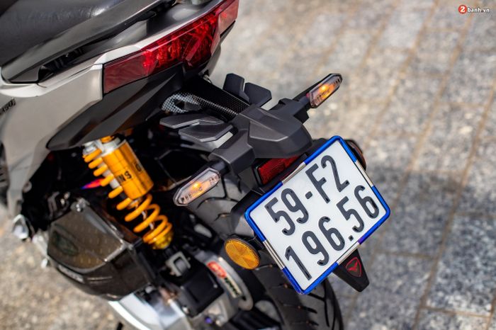 Sepatbor belakang diganti dengna milik Honda CBR250RR