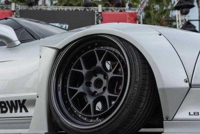 Modifikasi Honda NSX lawas didukung kaki-kaki kandas mepet aspal