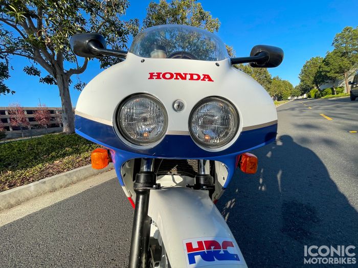 Mulusnya bagian depan Honda VFR400R yang sedang dilelang