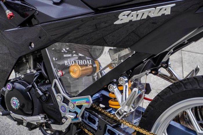 Suspensi pakai shock Ohlins dan swingarm pakai produk JRP