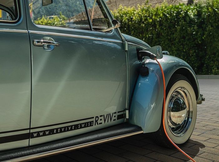 VW Beetle yang tadinya minum bensin sekarang jadi mobil listrik.