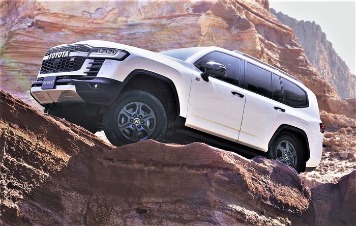 Toyota All New Land Cruiser dikenal andal menerjang medan off-road