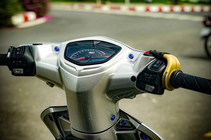 Panel speedometer diganti dengan produk Umar Racing