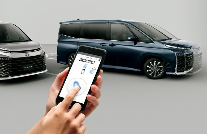 Ilustrasi remote parking fitur Advanced Park Toyota Voxy.