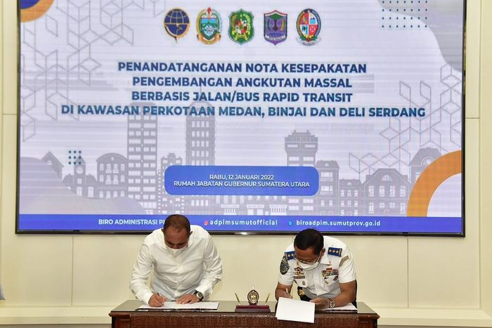 Penandatanganan nota kesepakatan pengembangan angkutan massal