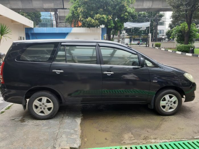 Lelang Toyota Kijang Innova 2.0 G 2005