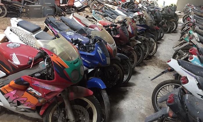 Ratusan motor 2-tak seperti Yamaha RX-Z Hingga Honda NSR yang jadi harta karun terbengkalai