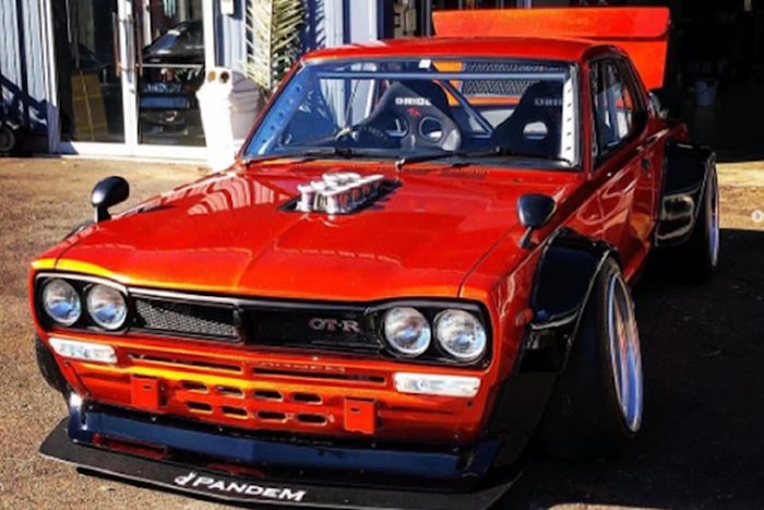 Modifikasi Nissan Skyline 2000 GT-R cangkok mesin V8 Dodge Nascar