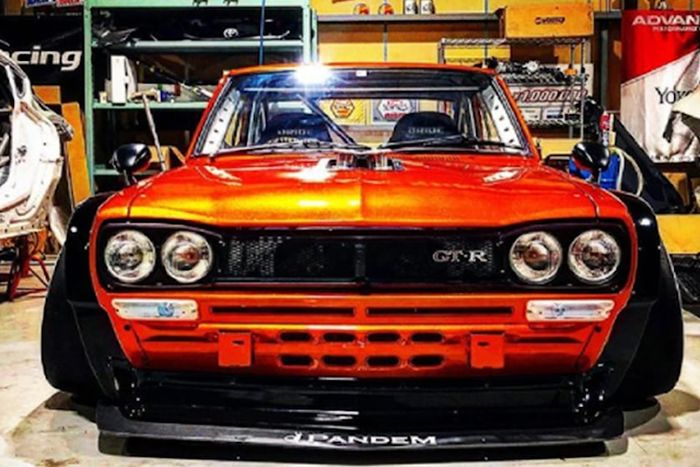 Mobil drift Nissan Skyline 2000 GT-R cangkok mesin V8 Dodge Nascar