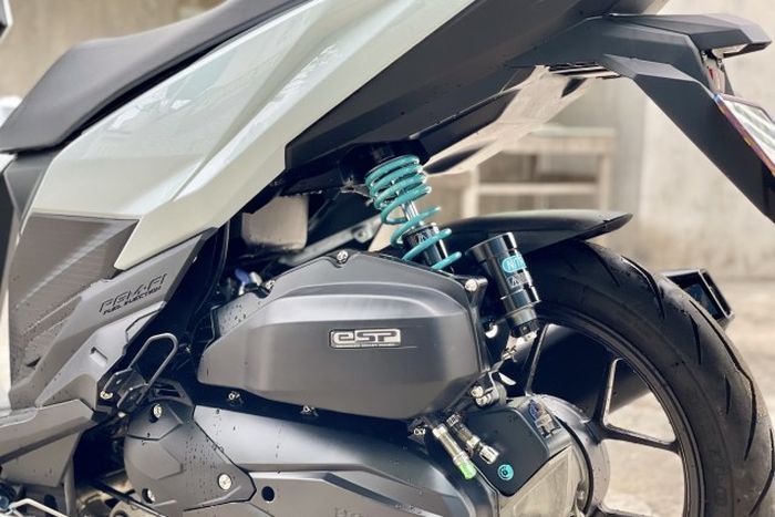 Suspensi belakang pakai shock Nitron