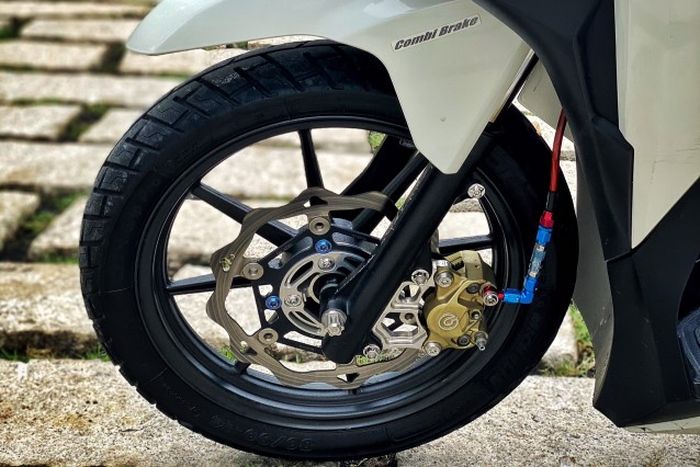 Kaki-kakinya diberi pelek RCB dan pengereman istimewa