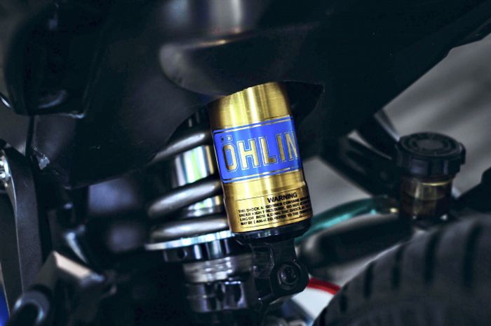 Suspensi belakang diganti dengan shock Ohlins