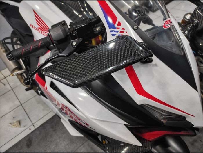 Spion winglet H2 lapis carbon di Honda CBR250RR