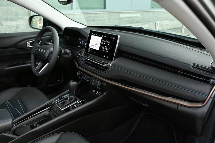 Interior Jeep Compass e-Hybrid.