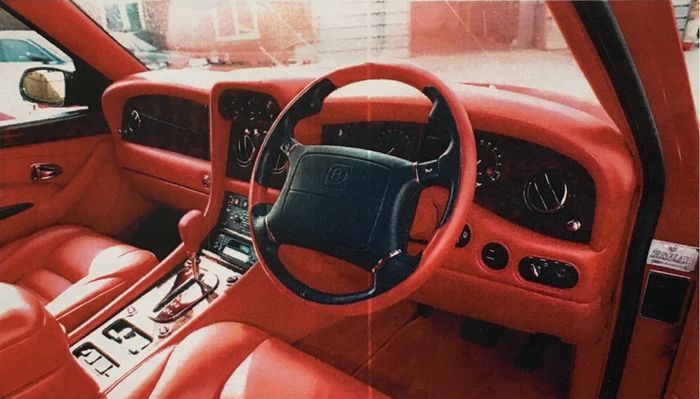 Interior Bentley Dominator yang super mewah pada zamannya.