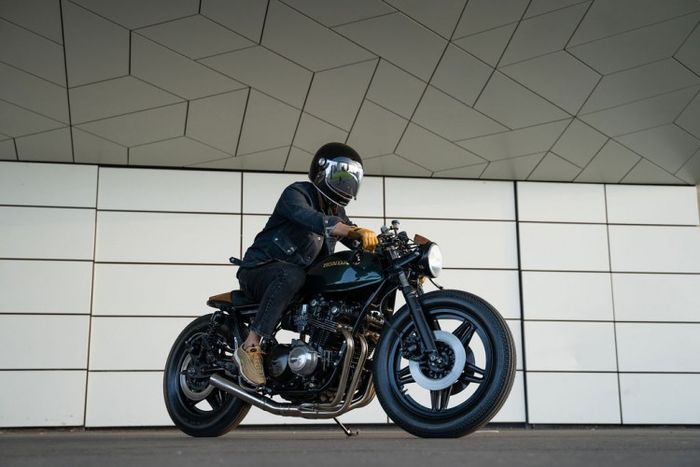 Honda CB750F Bol d'Or cafe racer yang mempesona