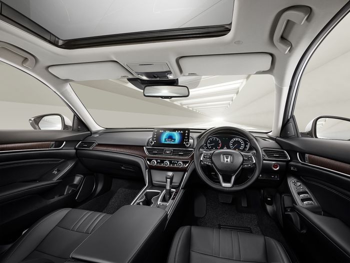 Interior Honda New Accord di dash oard hingga kursinya kini berganti jadi warna hitam
