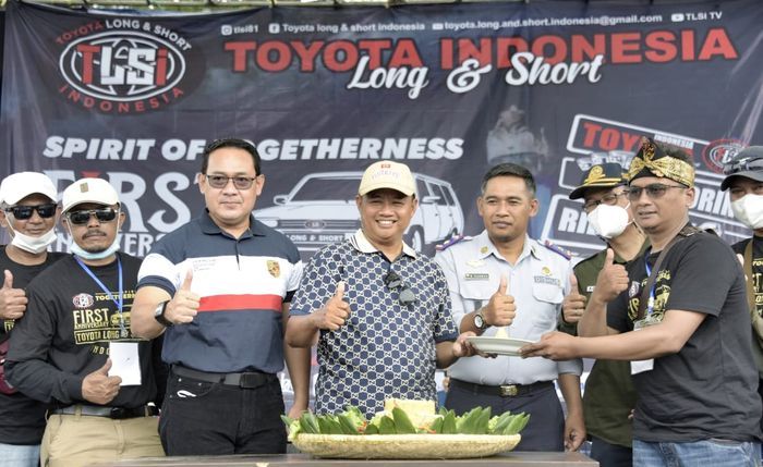 Wagub Jabar (posisi di tengah) menghadiri First Anniversary Toyota Long and Short Indonesia Nasional Jawa Barat di Sumedang.