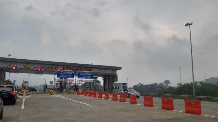 Gerbang tol Rancakalong bagian dari tol Cisumdawu ruas Cileunyi-Pamulihan