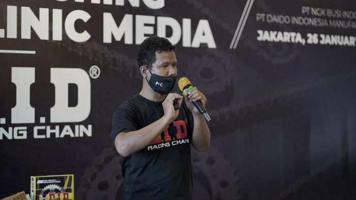 Coaching clinic yang disampaikan oleh Diko Oktaviano dari PT NGK Busi Indonesia