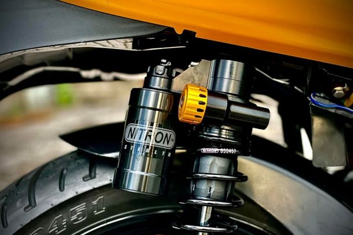 Suspensi belakangnya diganti dengan shock Nitron
