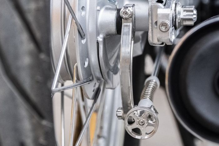 Rem belakang masih tetap bermodel tromol