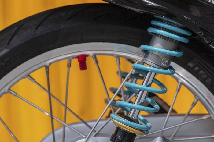Suspensi belakangnya diganti dengan shock Nitron