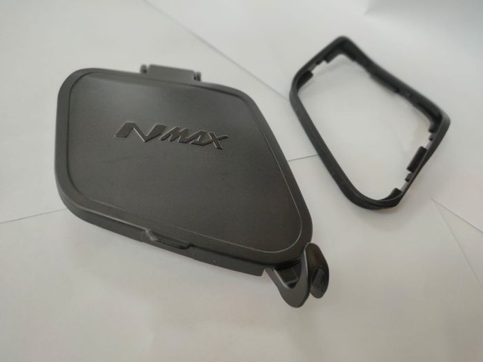 Sudah dilengkapi dengan gantungan tambahan dan pengunci di bagian dalamnya