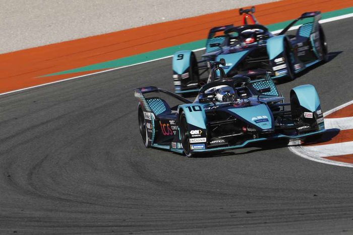 Mitch Evans dan Sam Bird di tim Jaguar Formula E